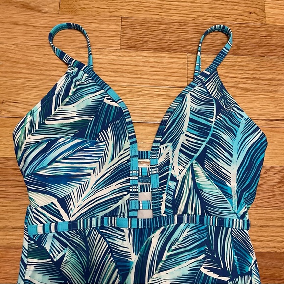 La Blanca Sketched Lace-Up One-Piece Swimsuit - Picture 3 of 12